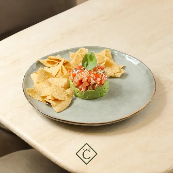 le-cadeau-uae - Bruschetta & Avocado Nachos