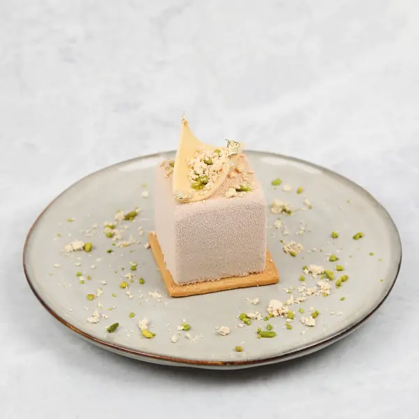 le-cadeau-uae - Rahash pistachio cake