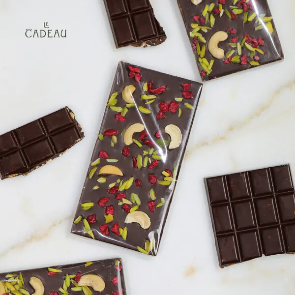 le-cadeau - Dark Chocolate with Cashew Nuts