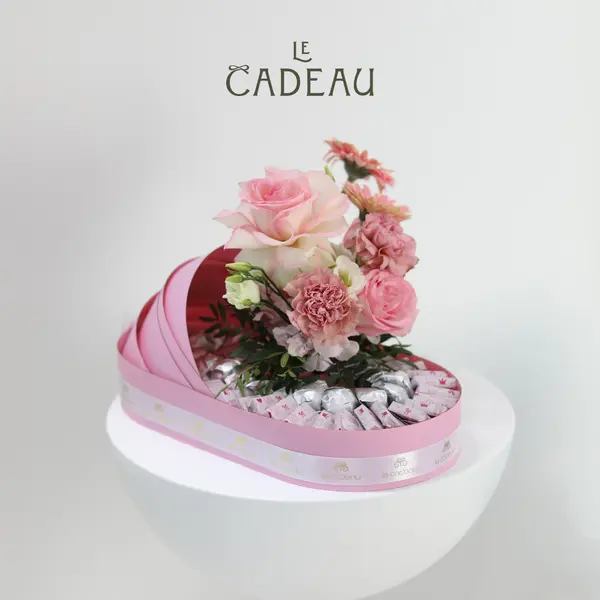 le-cadeau - New Born Gift Basket with Flowers - Pink