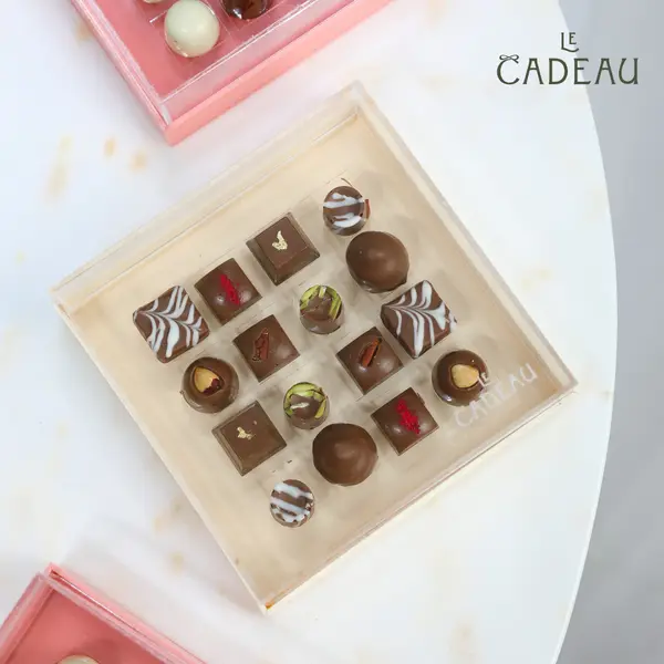 le-cadeau - The Signature Gift Box - 16 Pcs