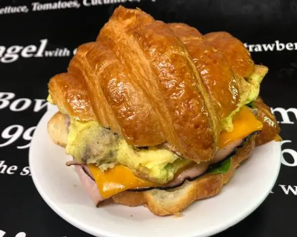 le-croissant-cafe - Deluxe Croissandwich