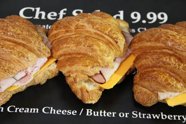 le-croissant-cafe - Ham and Cheese Croissant