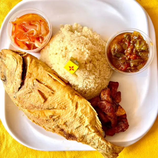 le-garba-chaudrestaurant-dattieke - Red Pro Max (Attieke + Fried Red Fish + Alloco)