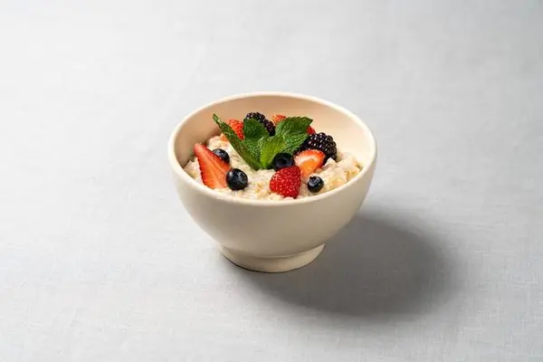 le-pain-quotidien - Organic Steel-Cut Oatmeal with Fresh Berries