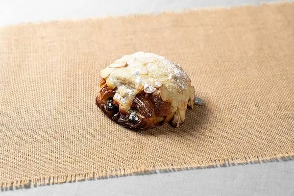 le-pain-quotidien - Chocolate Almond Croissant