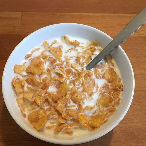 le-selena - Cornflakes with Hot & Cold Milk