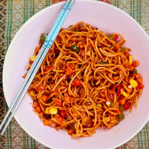 le-selena - Veg Schezwan Noodles