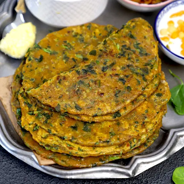 le-selena - Methi Paratha