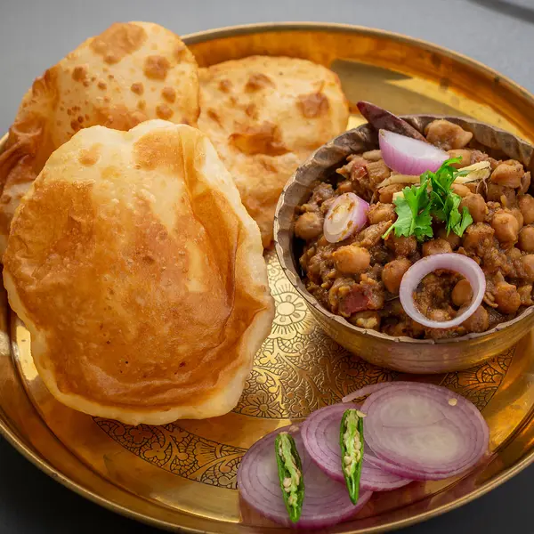 le-selena - channa Bhatura