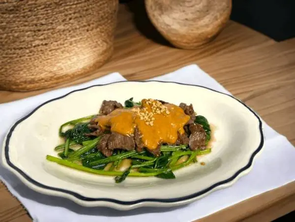 lers-ros-thai - Beef Spinach and Peanut Sauce