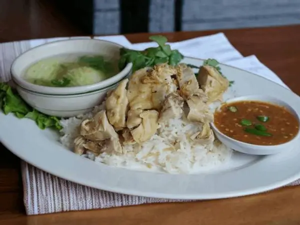 lers-ros-thai - Garlic Rice with Steamed Chicken