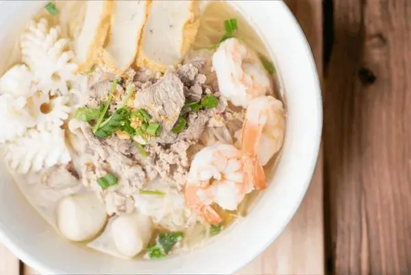 lers-ros-thai - Combination Noodle Soup