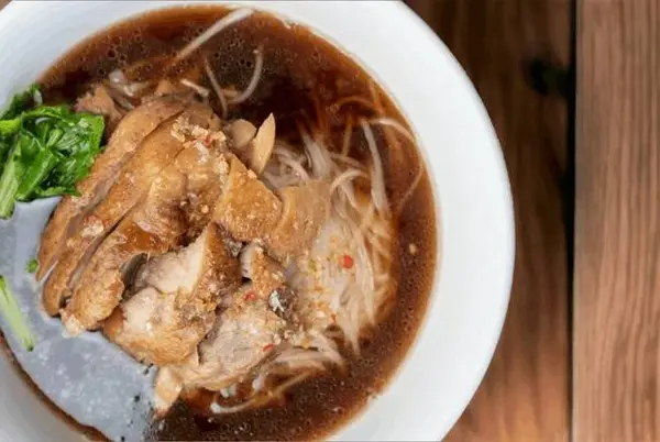 lers-ros-thai - Duck Noodle Soup