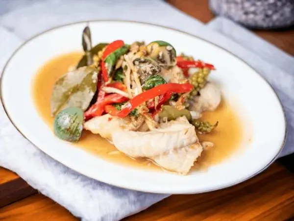 lers-ros-thai - Pad Cha Rockfish Fillet