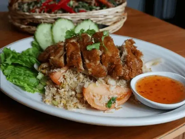 lers-ros-thai - Crispy Chicken Over Fried Rice