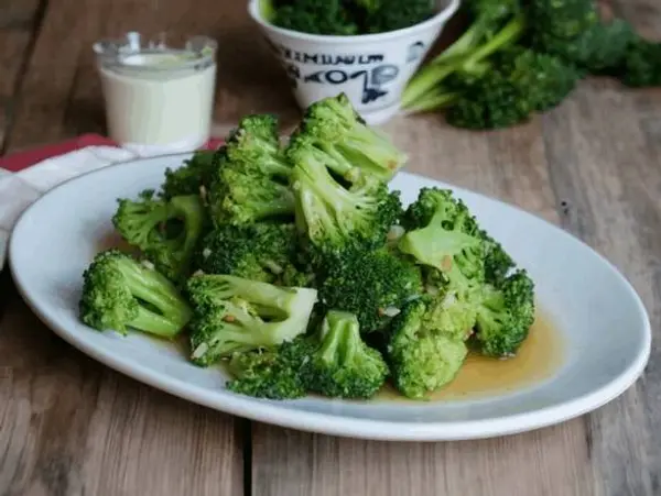 lers-ros-thai - Stir-fry Broccoli