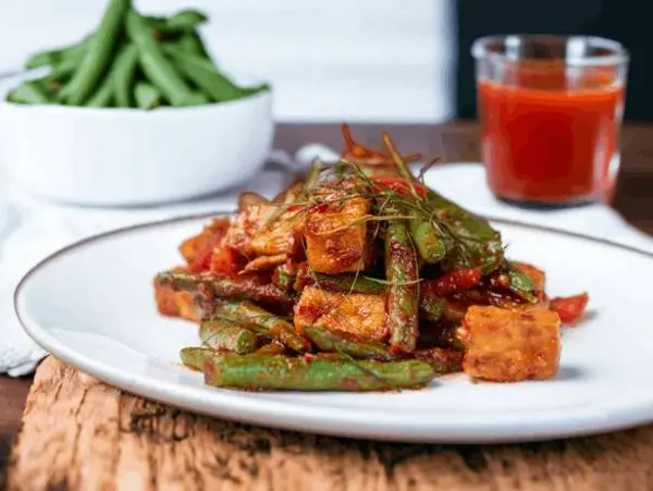 lers-ros-thai - Spicy Green Bean with Fried Tofu