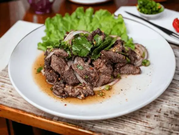 lers-ros-thai - Grilled Beef Salad