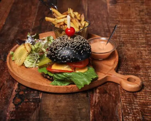 les-ateliers-de-pantin - Burger de Bœuf au Charbon