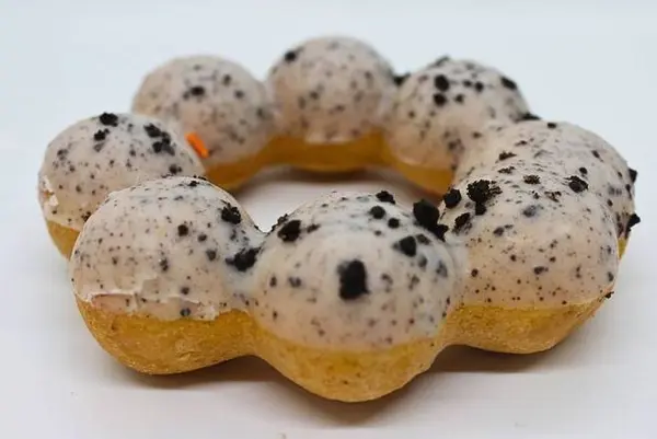 lilikoi-boba-cafe - Cookie n Cream Donut