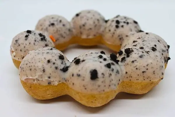 lilikoi-boba-poke - Cookie n Cream Donut