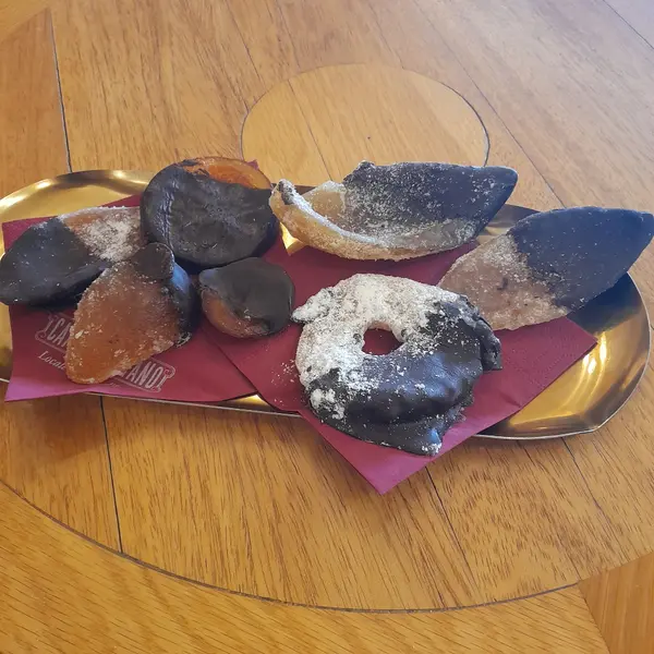 locale-storico-ditalia - Quarto di scorzone d'arancia semi candita con cioccolato fondente