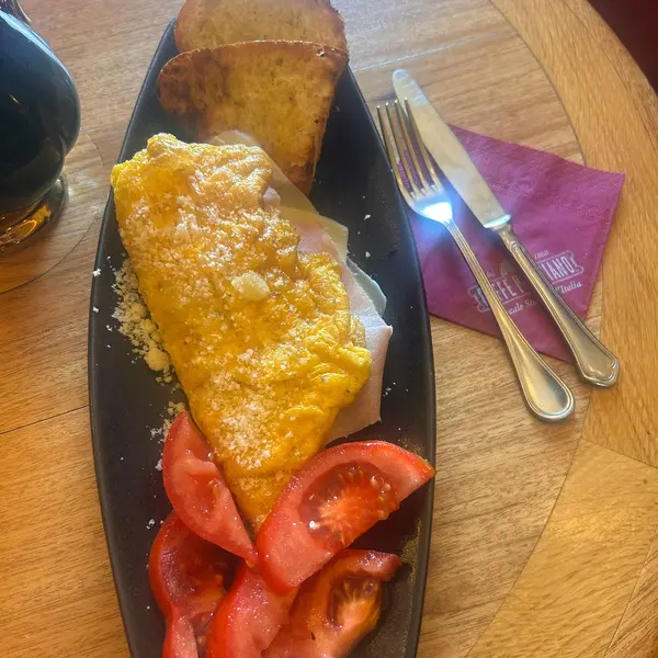 locale-storico-ditalia - Tuscan omelette with ham and cheese