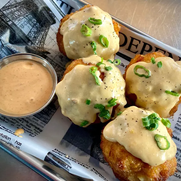 lokahi-brewing-company - Tommy's Beer Battered Fried Mac & Cheese Balls
