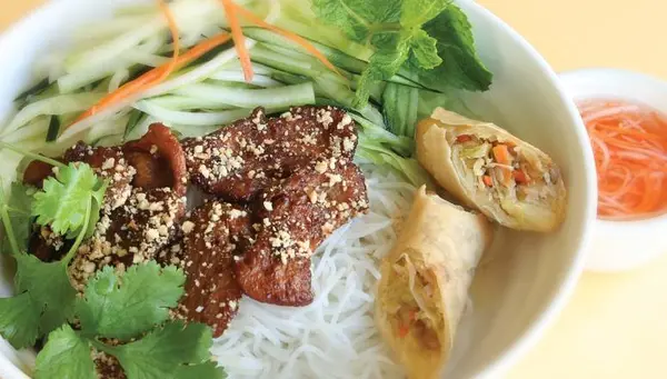 loving-hut - Vermicelli  Noodle and Spring Roll - N10