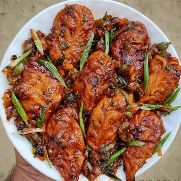 luxury-cafe - chicken schezwan momo