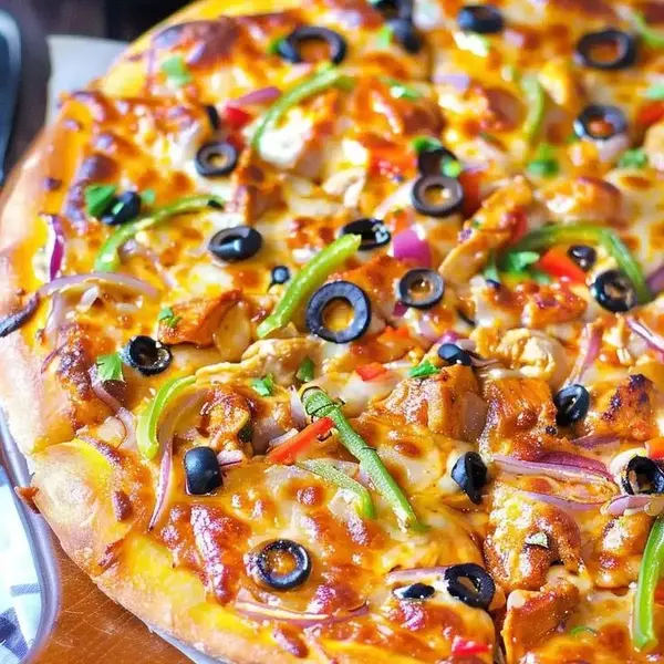 luxury-cafe - veg lover pizza