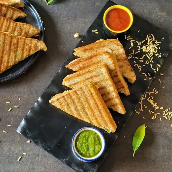 luxury-cafe - Veg Cheese Sandwich