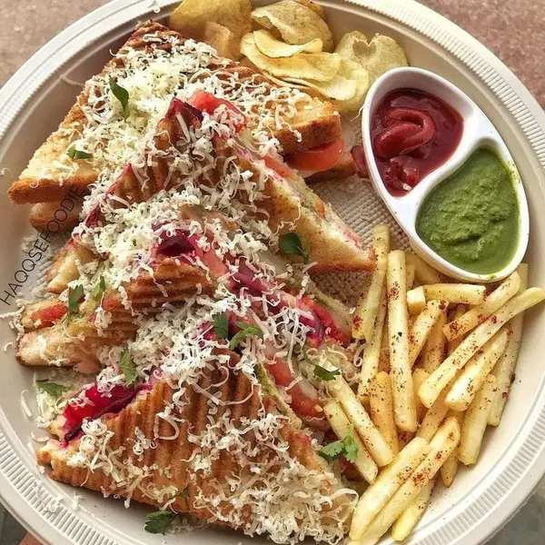 luxury-cafe - Chicken Hariyali Sandwich