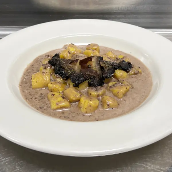 maccheroni-republic - GNOCCHI CON SALSA TATUFATA