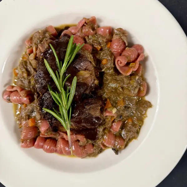 maccheroni-republic - Maltagliati con ossobuco arrosto, salsa tartufata.