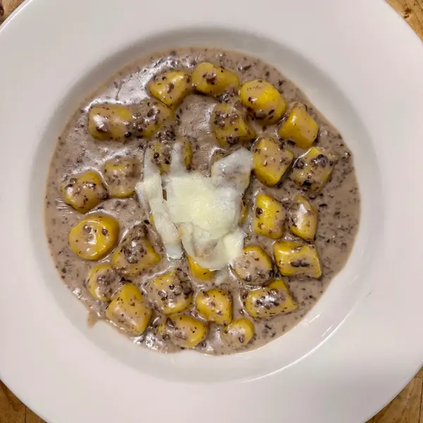 maccheroni-republic - Ñoquis con salsa de trufa y queso pecorino