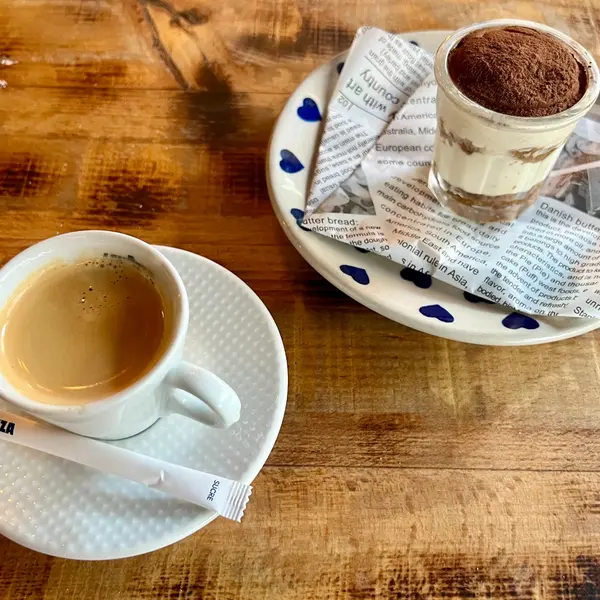 the-little-italy - Café gourmand avec sa mini cup de tiramisu (V)
