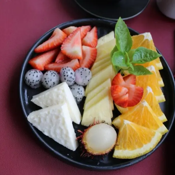 maika-sayulita - Seasonal Fruit and Cheese Plate