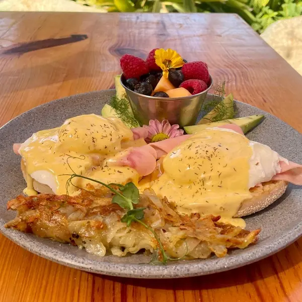 maika-sayulita - Eggs Benedict