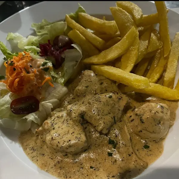 mavi-masa-balik-restaurant-cafe-bar - FESLEGEN SOSLU (chıken ın basıl sauce)