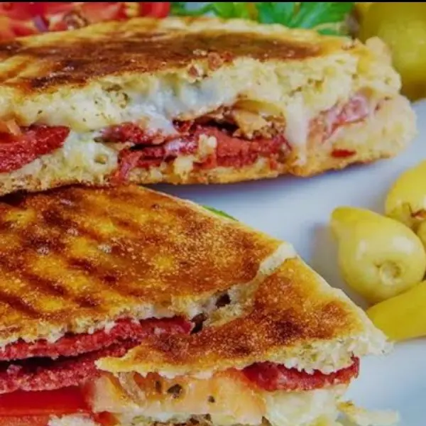 mavi-masa-balik-restaurant-cafe-bar - KARISIK Tost(mix toast)