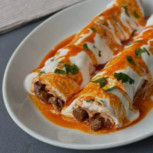 mavi-masa-balik-restaurant-cafe-bar - ET YOGURTLU (meat in lavas bread with yogurt sauce)