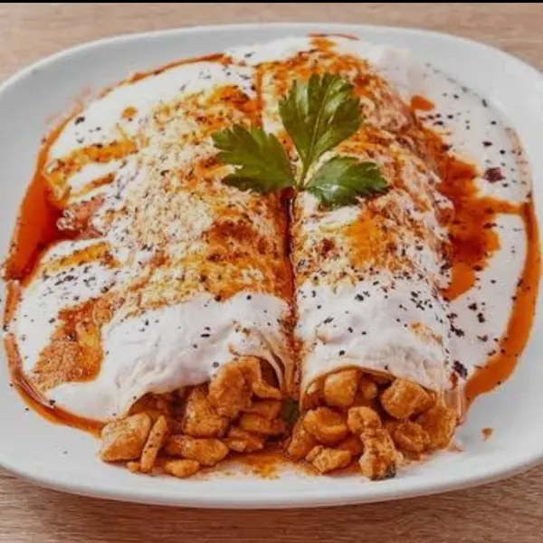 mavi-masa-balik-restaurant-cafe-bar - TAVUK YOGURTLU (chicken in lavas bread with yogurt sauce)