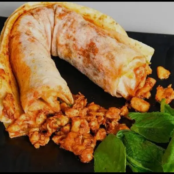 mavi-masa-balik-restaurant-cafe-bar - TAVUK LAVAS (chicken in lavas bread)