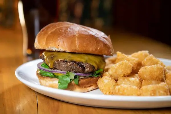 mcmenamins-blue-moon-tavern-grill - Cheeseburger