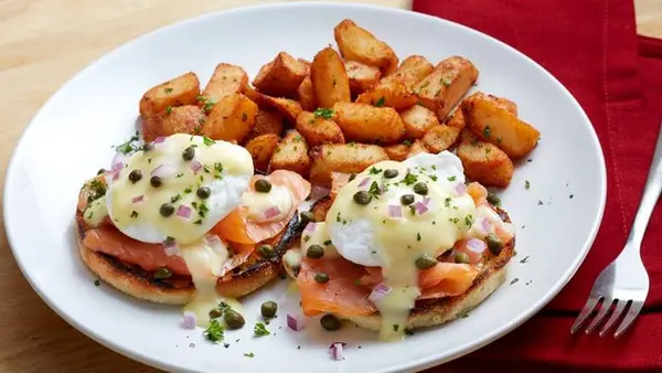 mimis-cafe - Smoked Salmon Benedict