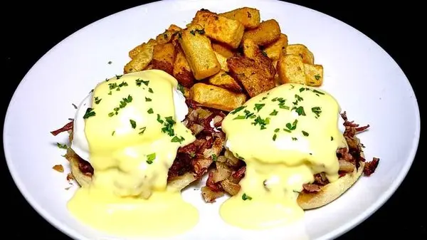 mimis-cafe - Corned Beef Hash Benedict