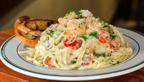 mimis-cafe - Crab Shrimp & Bacon Pasta