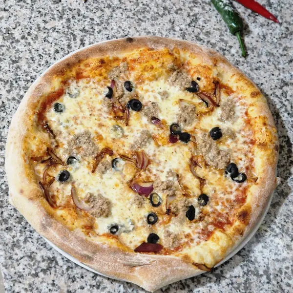 mona-pizza-food - Pizza Tonno e Cipolla